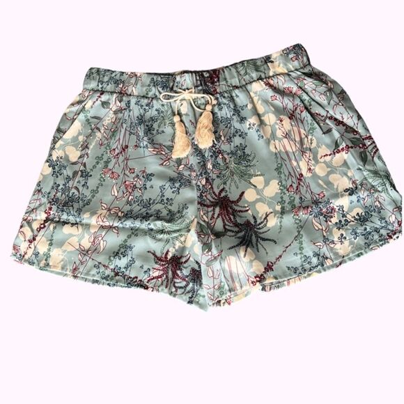REVOLVE Krisa Lightweight Summer Shorts in Blue with Floral Print. Medium. NWT! - Picture 1 of 16